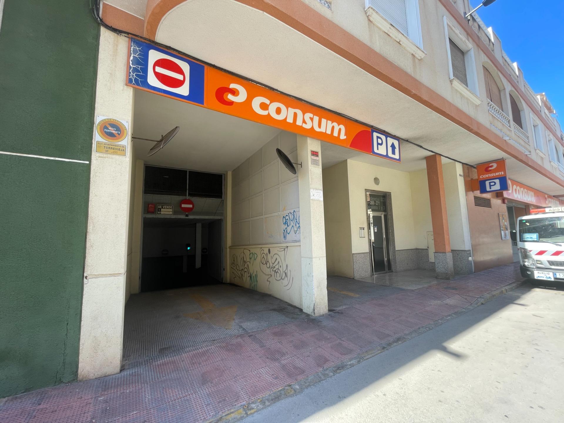 Parking en Torrevieja en la zona de Playa de los Locos – MH036