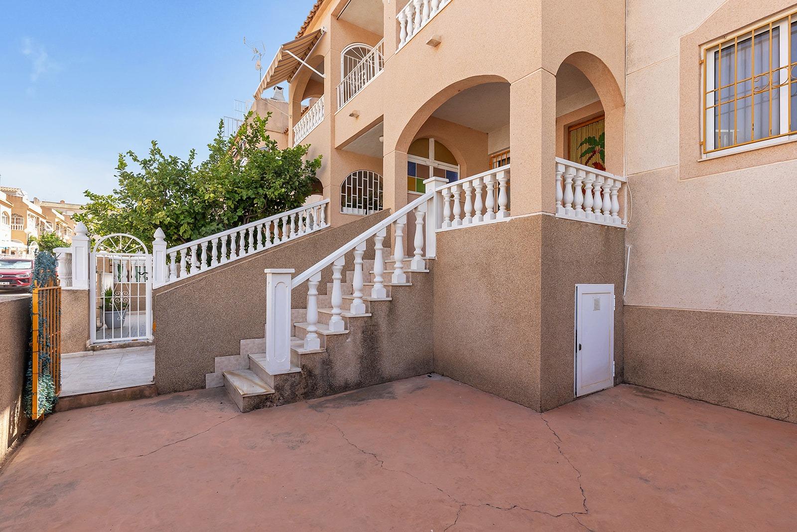 Bungalow en Torrevieja en la zona de Los Balcones – Los Altos del Edén – MH043