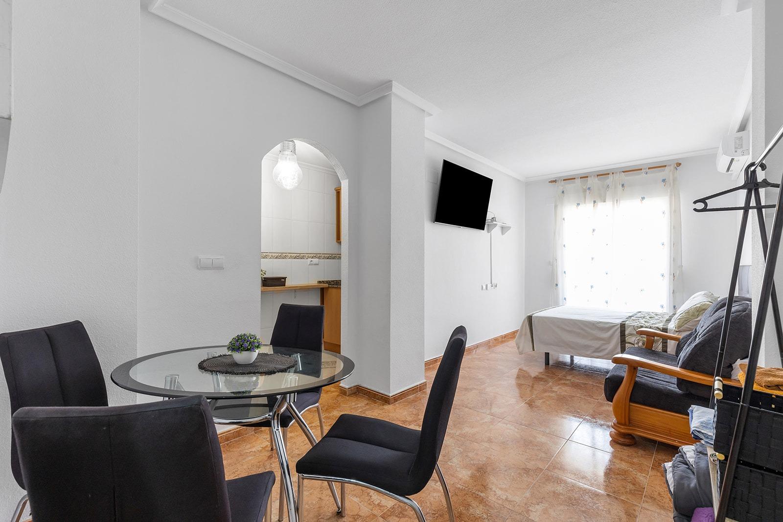 Estudio en Torrevieja en la zona de Centro – MH038