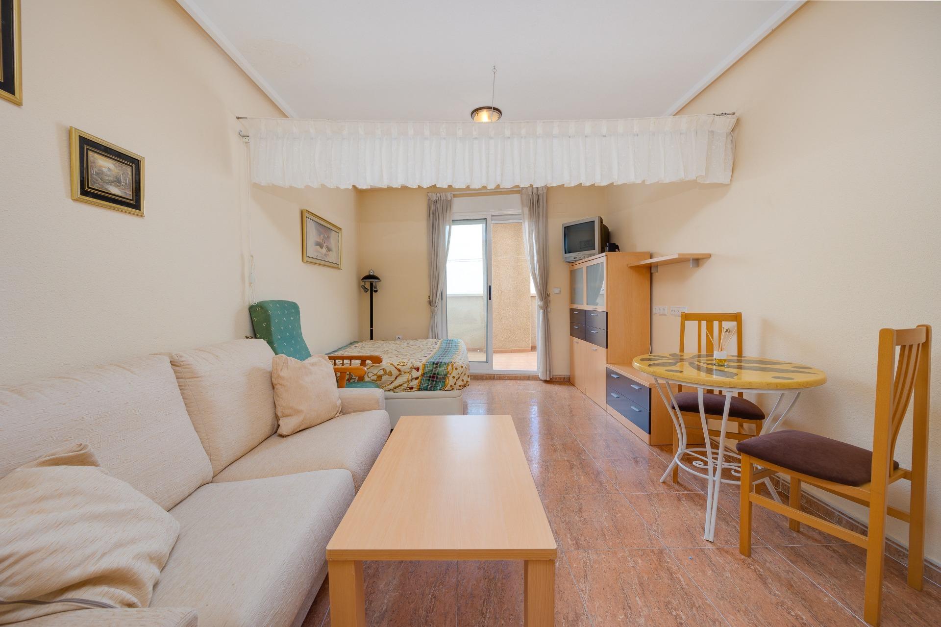 Estudio en Torrevieja en la zona de Centro – MH065