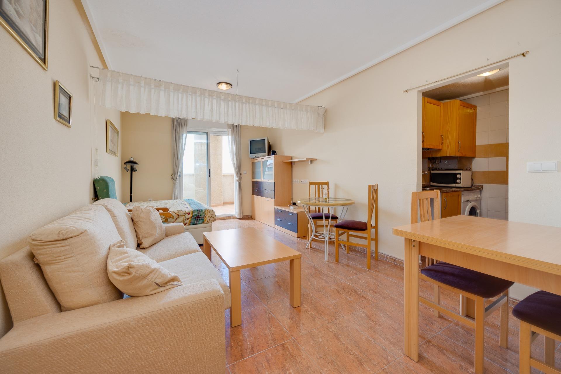 Estudio en Torrevieja en la zona de Centro – MH065