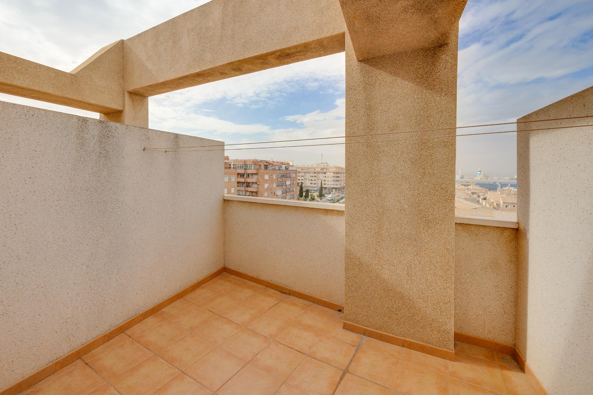 Estudio en Torrevieja en la zona de Centro – MH065