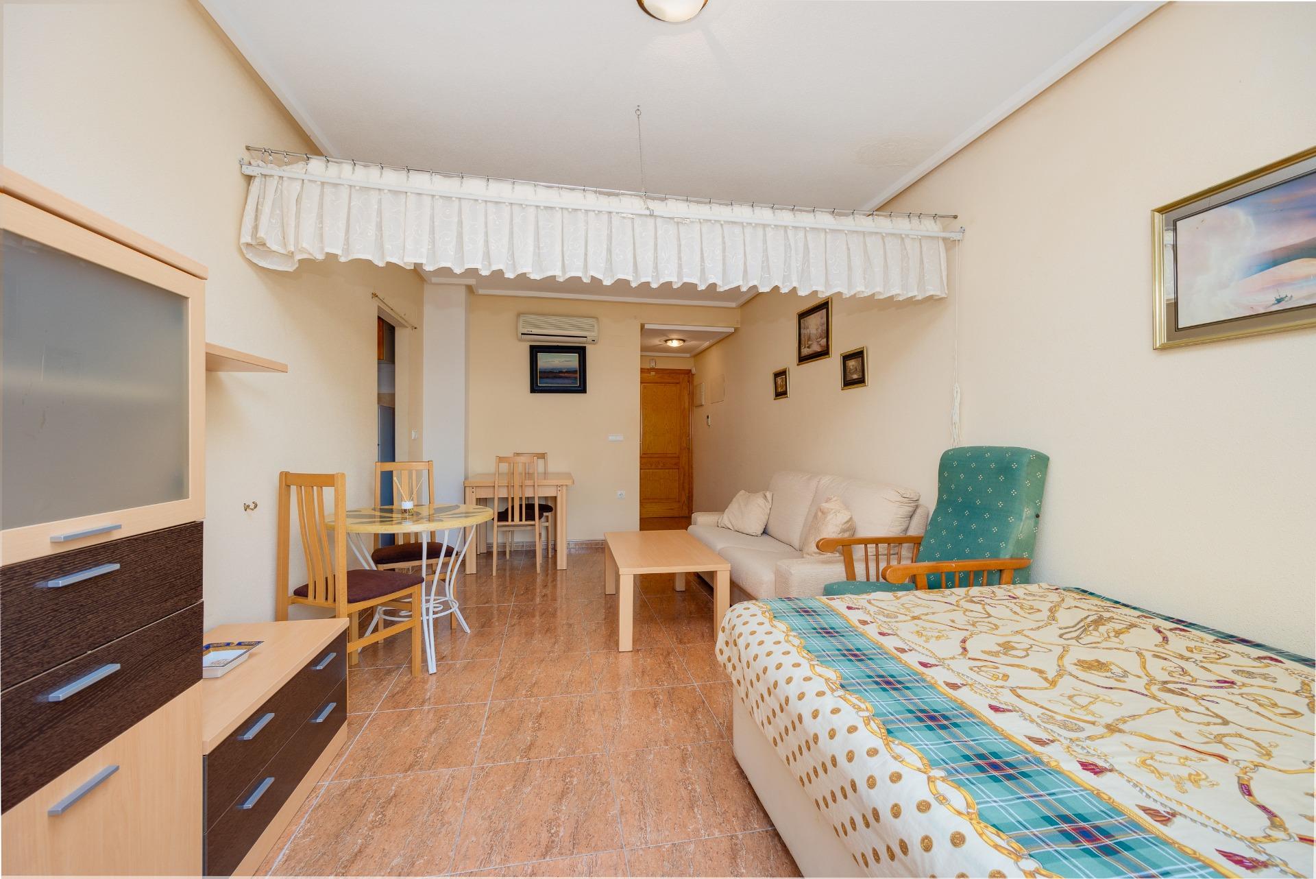 Estudio en Torrevieja en la zona de Centro – MH065