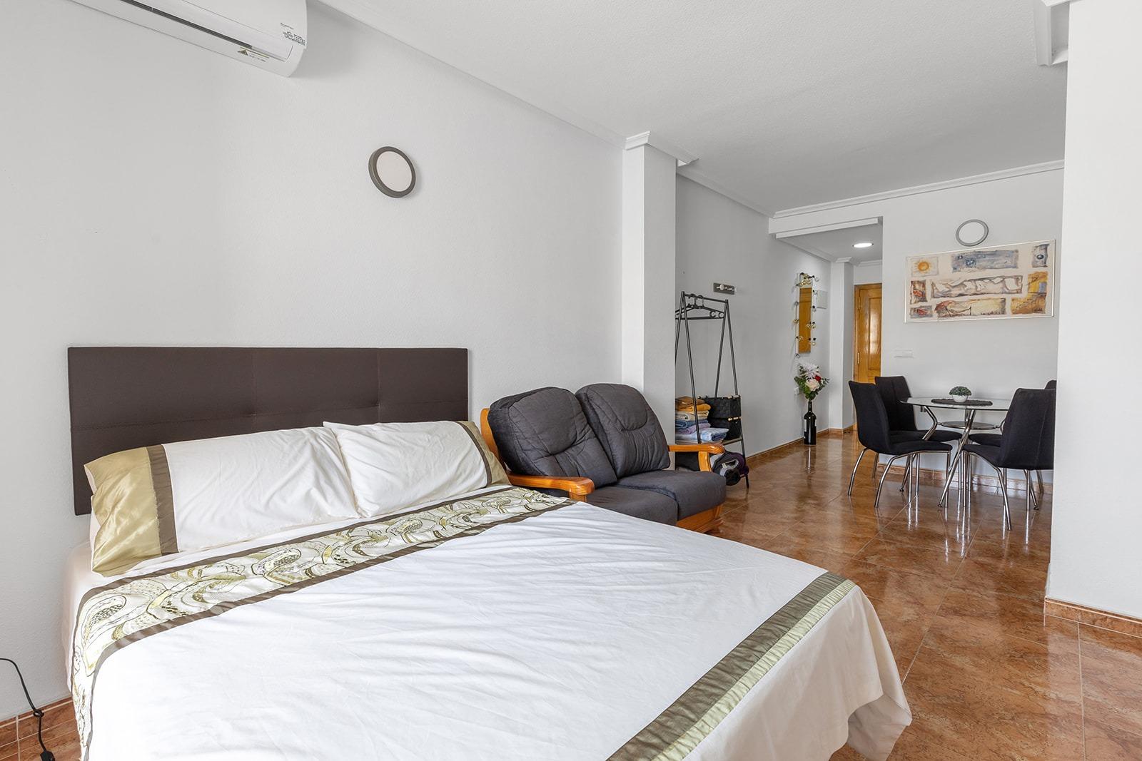 Estudio en Torrevieja en la zona de Centro – MH038