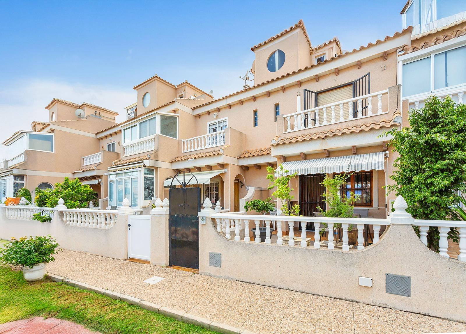 Casa Tipo Dúplex en Torrevieja en la zona de Aguas nuevas 2 – MH060