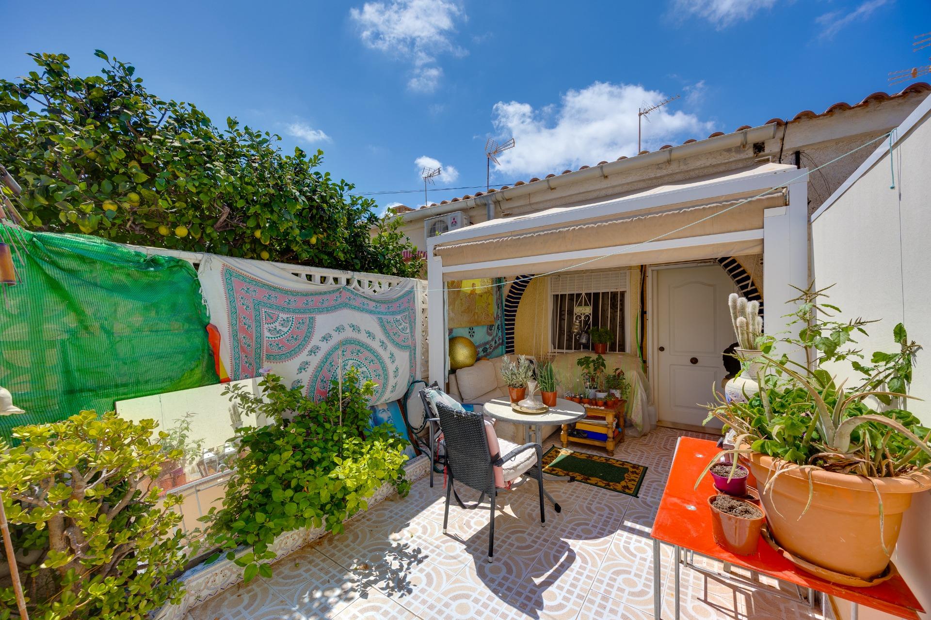 Bungalow en Torrevieja en la zona de Nueva Torrevieja – MH094