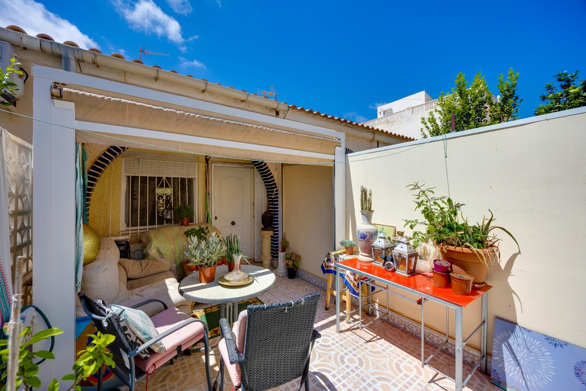 Bungalow en Torrevieja en la zona de Nueva Torrevieja – MH094