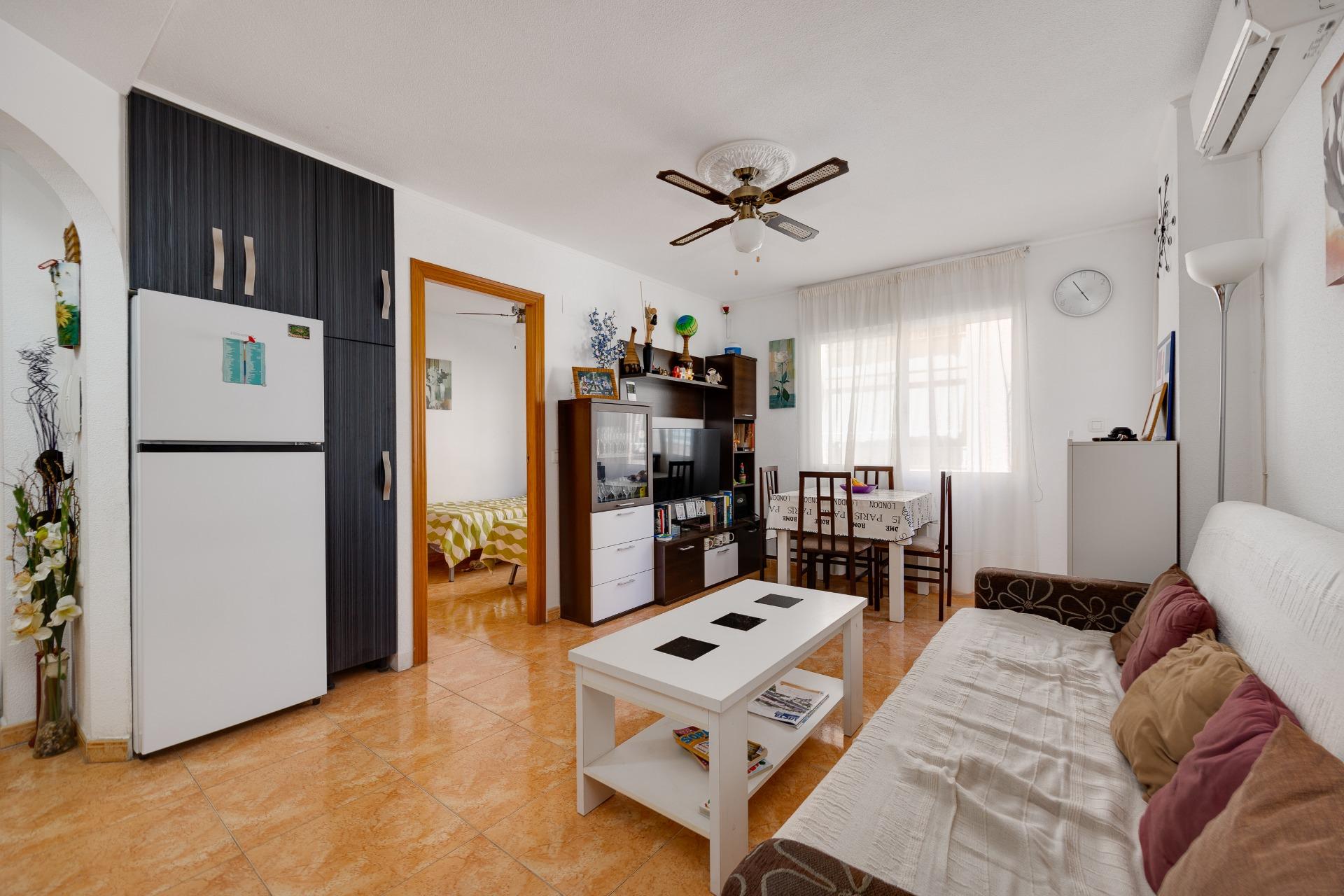 Apartamento en Torrevieja en la zona de Centro – MH088