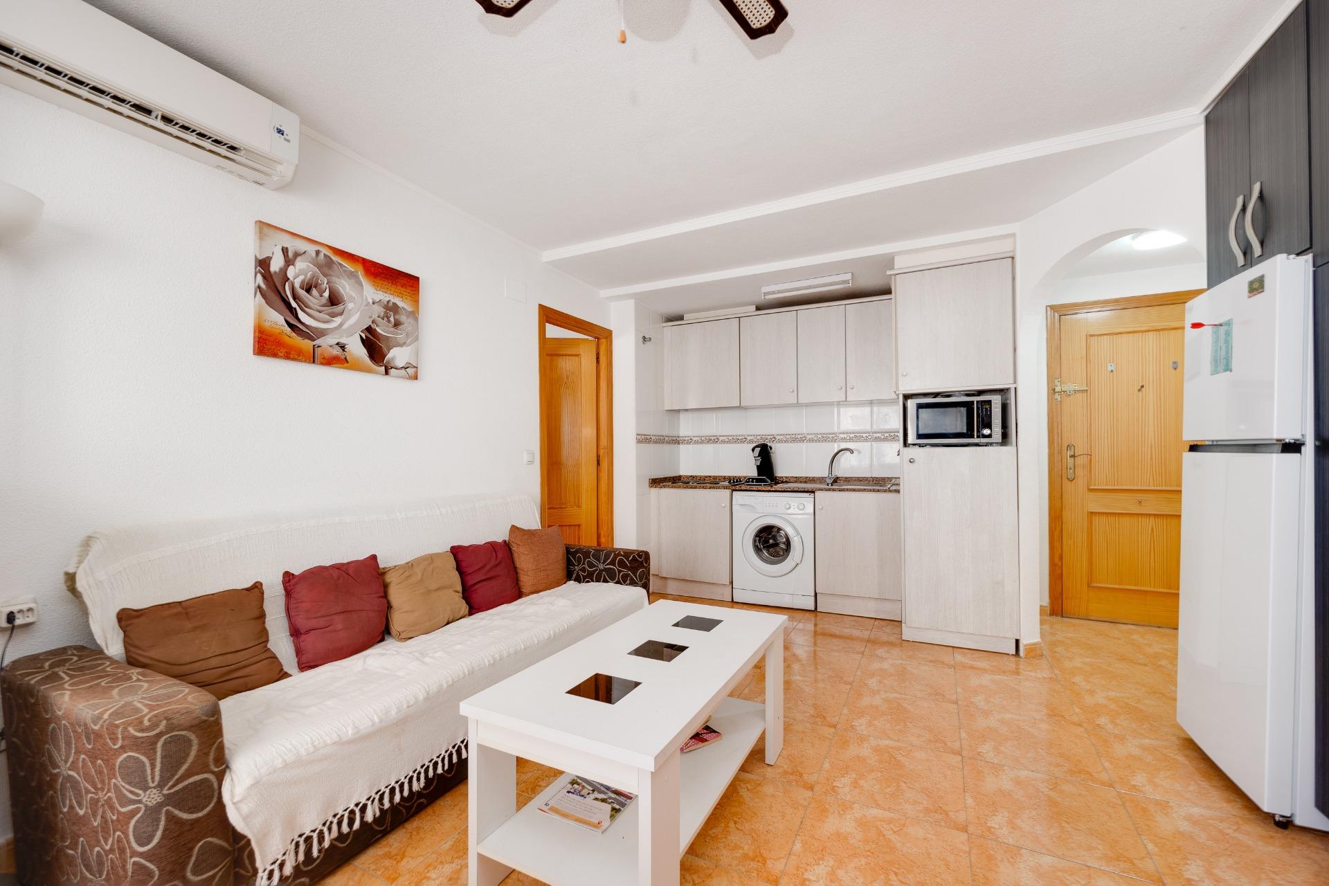 Apartamento en Torrevieja en la zona de Centro – MH088