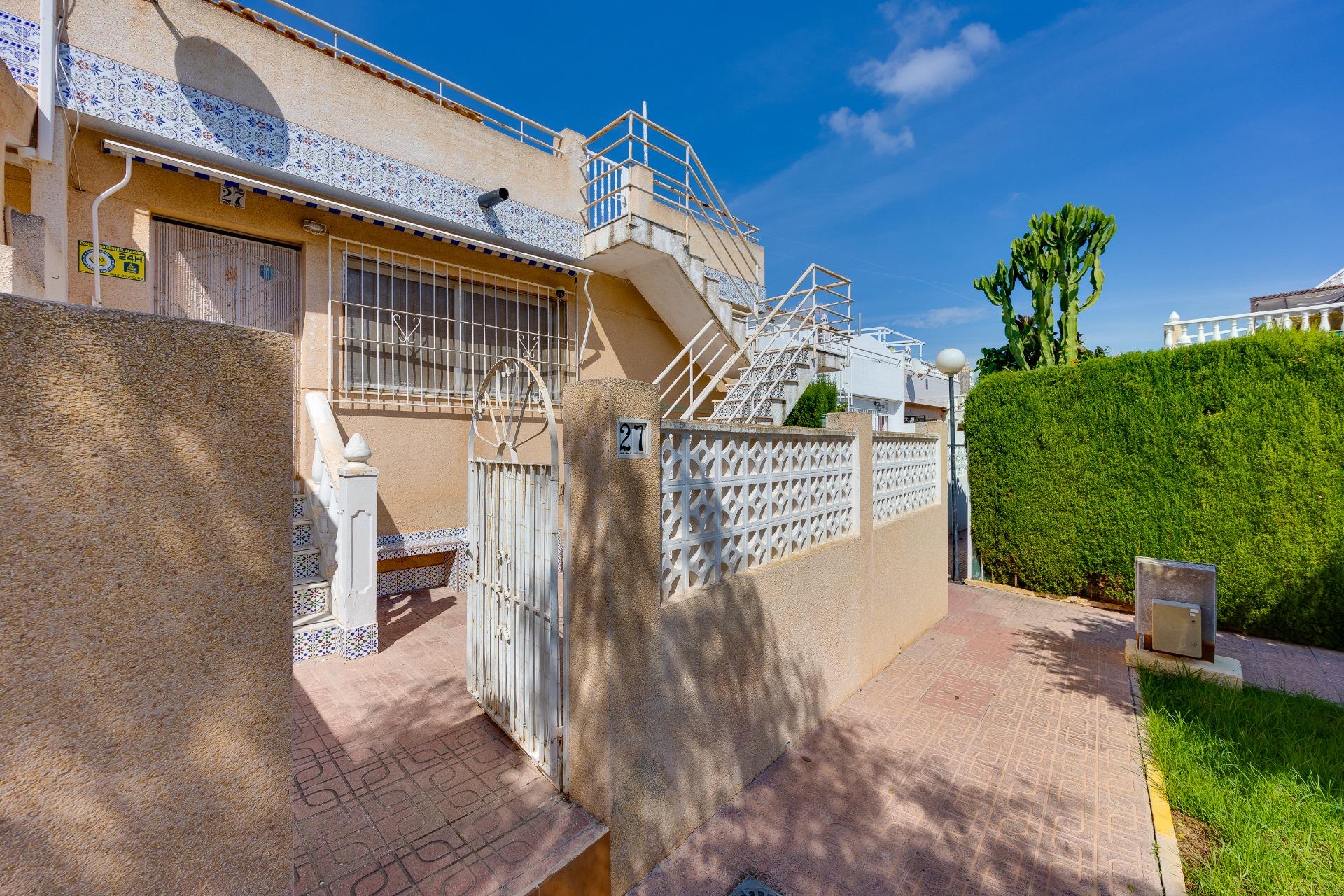 Bungalow en Torrevieja en la zona de Los altos – MH105
